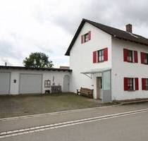 Freistehendes EFH mit viel Potential inkl. großzügigem Garten und 2 Garagen in Westerheim