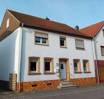Mackenbach Großzügiges Einfamilienhaus mit weitläufigem Grundstück und Garage in zentraler Lage