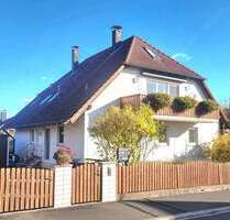 Sehr schönes Zweifamilienhaus mit großem Grundstück - Uehlfeld