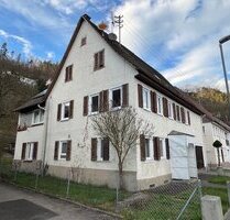 Zweifamilienhaus mit großem Grundstück und Garage - Oberndorf am Neckar / Aistaig