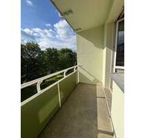 Helle 2-Raum Wohnung mit Balkon sucht neuen Mieter - Altenburg Südost