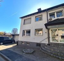 Ahlener Süden, ein 3-Familienhaus mit sonnigem Garten und Garage.