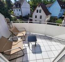 Helle und großzügige Dachgeschosswohnung in begehrter Lage von Königsbach-Stein