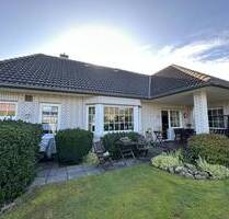 Repräsentativer weißer Bungalow mit gepflegtem Garten - Rhauderfehn Burlage