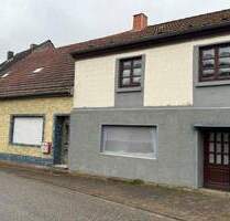 Blindverkauf ohne Innenbesichtigung! Einfamilienhaus mit Anbau, diversen Schuppen und Garten in Kirrweiler