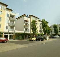 Helle und freundliche 2-Raum-Wohnung im Dresdner Norden! Mit Balkon, Einbauküche, Parkett, Aufzug und Tiefgarage in ruhiger Lage! - Dresden