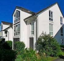 Auf dem Balkon mit Drachenfelsblick entspannen! Helle Dachwohnung mit offener Architektur. - Bad Honnef Rhöndorf