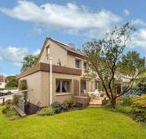 Reiheneckhaus mit 5 Zimmern, Solarthermie und Garage - Hamburg