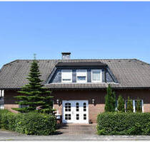Charmanter Bungalow mit Einliegerwohnung und Doppelgarage in familienfreundlicher Lage von Medebach!