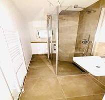 Hochwertig sanierte 3 Zi.ETW mit Balkon, Parkett, superschickem Bad etc. ! - Düsseldorf Wersten