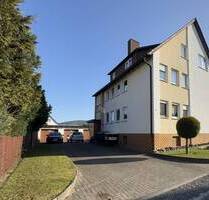 Gepflegtes 3-Familienhaus in ruhiger Wohnlage mit Balkon, Garten und Garagen - 1 Wohnung leerstehend - Heringen