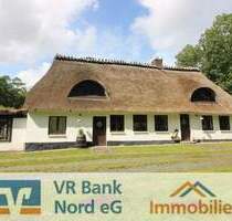 Traumhaftes Reetdachanwesen in idyllischer Lage unmittelbar am Waldrand - Wees Oxbüll