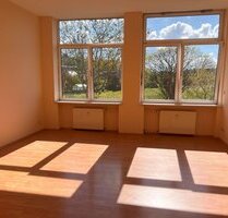 Geräumige 4-Zimmer-Wohnung in ehemaligem Schulgebäude sucht neuen Eigentümer - Dörentrup Hillentrup