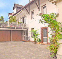 Frankfurt-Bergen - gute Altstadtlage: Gepflegtes Mehrfamilienhaus mit modernem Anbau - ca. 354 m² Wfl. & ca. 206 m² Gfl. - 3 Garagen - Frankfurt am Main Bergen-Enkheim