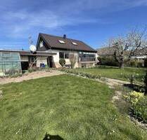 * Großzügiges Familienhaus mit traumhaften Grundstück in Feldrandlage * - Vaihingen an der Enz Ensingen