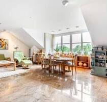 Exklusiv und Elegant: Hochwertige Dachgeschosswohnung mit Dachboden und Doppelgarage in Top Lage - Augsburg Innenstadt
