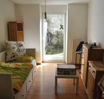 1 ZKB mit Einbauküche und Terrassenmitnutzung. Tageslichtbad mit Dusche. EG - Bingen