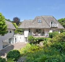 Repräsentatives Architektenhaus mit Vollkeller und großem Nebengebäude in Hittfeld-Waldesruh - Seevetal / Waldesruh
