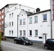 Bad Oldesloe - Zwei Mehrfamilienhäuser mit insgesamt 10 vermieteten Wohneinheiten in Bahnhofsnähe COURTAGEFREI!