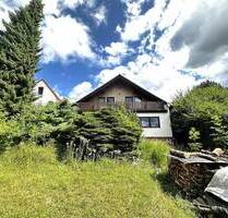 Charmantes Einfamilienhaus mit idyllischem Garten und praktischen Scheunen - Ehingen
