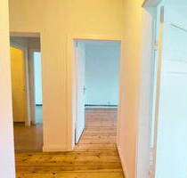 Zentral & Sofort Bezugsfrei! - Frisch renovierte 2-Zimmer-Wohnung mit Balkon & Dielenboden - Hamburg Hamm