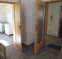 Solides Zweifamilienhaus mit Dachgeschoss, Garten, Garage und Kfz-Stellplatz und zusätzl Bauplatz in begehrter Wohnlage in Bad Kissingen-Reiterswiesen