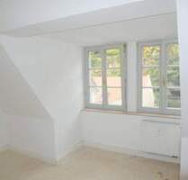 Ab Dezember 2025: Einfache, kleine 3-Zimmer-Dachwohnung mit Badewanne in der Nähe vom Markt - Meißen