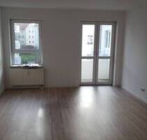 Helle und ruhig gelegene 2-Raum-WE mit Balkon, Tiefgaragenstellplatz, Einbauküche - Leipzig Liebertwolkwitz
