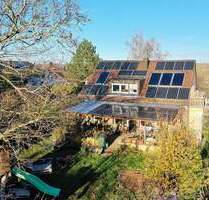 Nachhaltiger Wohntraum: Großzügiges, A+-zertifiziertes Familienhaus mit Garten und Einlieger-Potenzial - Tiefenbronn Lehningen