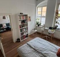 Zwei-Zimmer Wohnung ab 15.09.2025, saniert, zentral, Stuck, 54m2 - Halle (Saale)