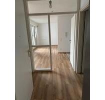 Renovierte 2 Zimmer Wohnung, Einbauküche, Tiefgarage - Böblingen Dagersheim