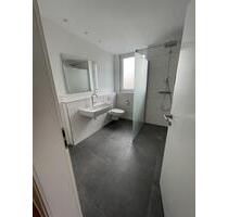 Neuwertige 4-Zimmer-DG-Wohnung mit Balkon und EBK in Gottmadingen
