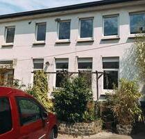 Einzigartige 4-5 Zimmer Wohnung im Hinterhof auf zwei Etagen mit Garage und Lager zu vermieten - Mülheim an der Ruhr