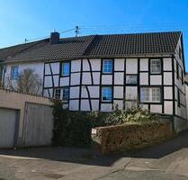 Vierkanthof mit diversen Nebengebäuden im Herzen von Berg - Altenahr