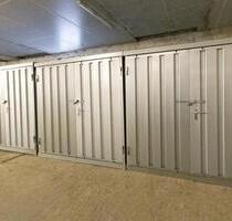 Lagerboxen in einer Halle bei Stralsund. Selfstorage