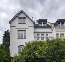 Exklusive AltbauwohnungPraxisKanzlei am Kurpark Wiesbaden-Sonnenberg – Stil, Charme und Top-Lage