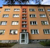Renovierte helle Zweiraumwohnung in grüner Lage mit verglastem Balkon - Neustadt in Sachsen