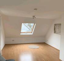 2-Zimmer-Dachgeschosswohnung - 680,00 EUR Kaltmiete, in Frankfurt am Main (PLZ: 60437) Bonames