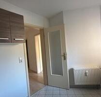*** Schöne 2-Zimmer mit Einbauküche, Balkon, Badewanne, Stellplatz, Abstellraum und in toller Lage! *** - Chemnitz Helbersdorf