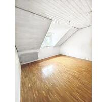 TOP LAGE zentral | Renoviert | 78qm mit 3 Zimmern und großem Balk - Schramberg