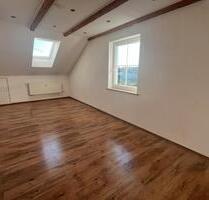Charmante Dachgeschosswohnung - 730,00 EUR Kaltmiete, ca.  66,00 m² in Adlkofen (PLZ: 84166)