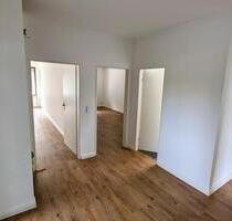 5-Zimmer-Wohnung mit Balkon, EBK und Tiefgarage in Wellingsbüttel - Hamburg Wandsbek