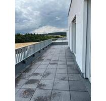 Penthaus: moderne 4-Zimmer-Wohnung in Hargesheim mit Balkon und Tiefgaragenstellplatz