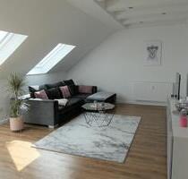 Renoviert 2019! Gemütliche 2-Zimmer-Dachgeschosswohnung mit Einbauküche in Fürth