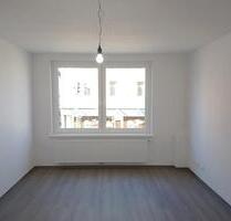 Anfragen NUR per E-Mail. Top sanierte 3-Zimmer Wohnung im 1-OG mit Garderobenraum, Autostellplatz und modernem Badezimmer. - Bremerhaven