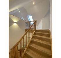 Lichtdurchflutete 2-Zimmer Maisonettewohnung mit Balkon zur Miete Ortskern Markt Erlbach