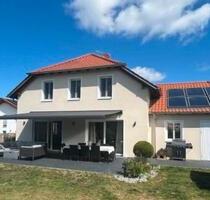 Exklusives EFH mit attraktivem Garten , Doppelgarage u. Wärmepump - Aiglsbach