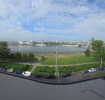 Voll möblierte Wohnung mit Atemberaubende Kölner Skyline!!