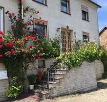 Zweifamilien-Massivhaus zu verkaufen - Vöhl