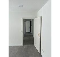 Mietwohnung 4 Zimmer DG Balkon - 1.200,00 EUR Kaltmiete, ca.  85,00 m² in Schwaikheim (PLZ: 71409)